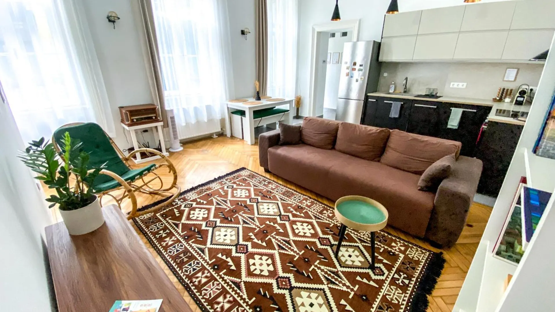 Cosy Flat In The City Center Budapeşte